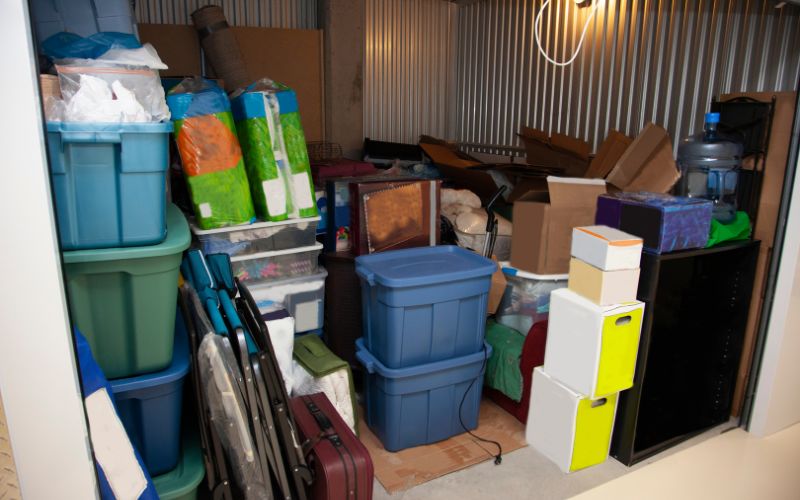 You are currently viewing How to Safely Store Seasonal Items in Self Storage Units